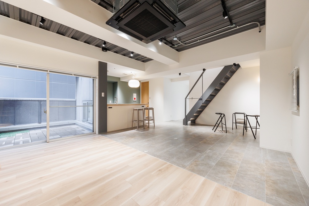 6階：多目的スペース（ハイカウンター・階段での撮影も可能）