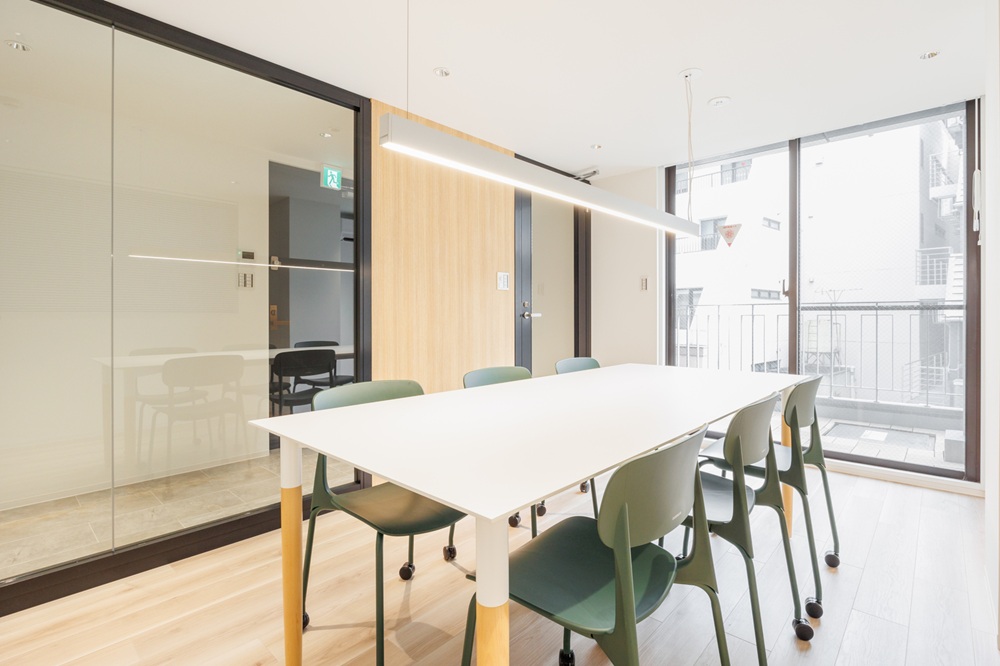 6階：打合せスペース件控室