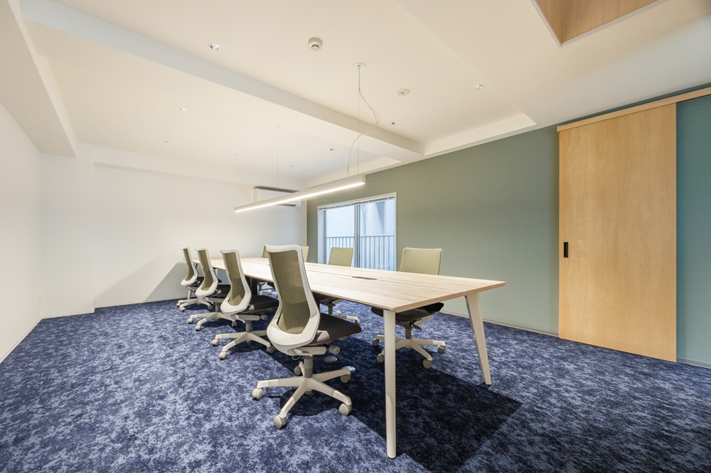 7階：執務室（オフィス家具設置。デッキも使用可能）