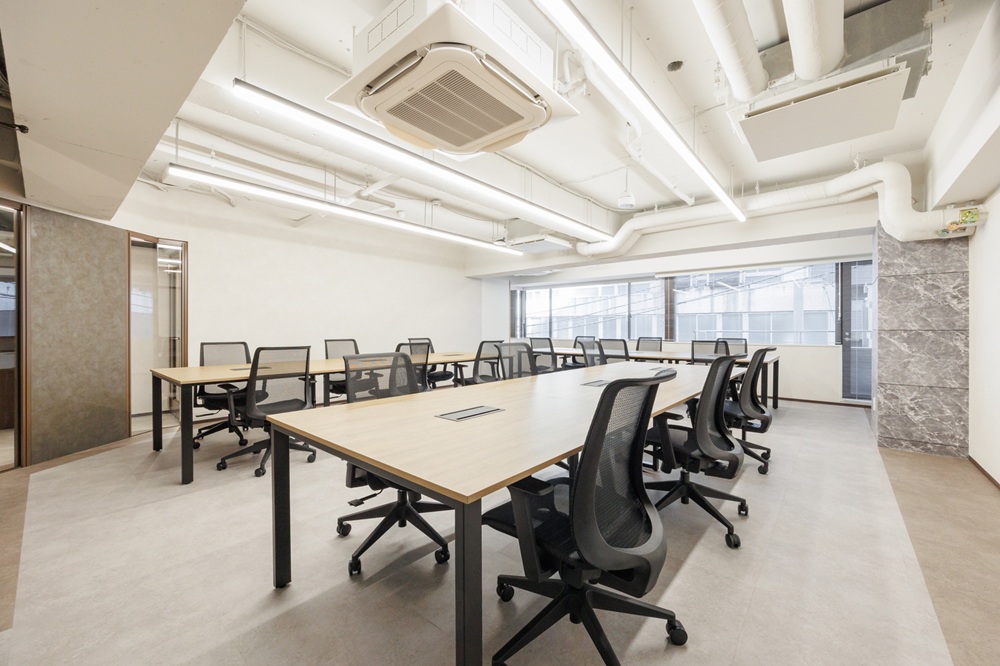 2階3階：執務室（南向き自然光が良く入るオフィス）