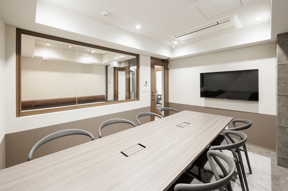 2階3階：会議室（2部屋設置。モニター付き）