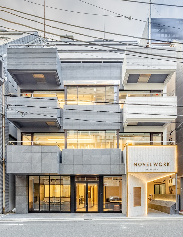 外観（1階～3階まで空いてます。1階占有入り口は平日撮影可能。右手共有エントランスでの撮影は土日のみ可能）