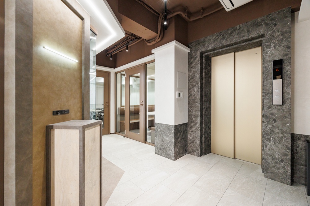 2階3階：エレベーター前