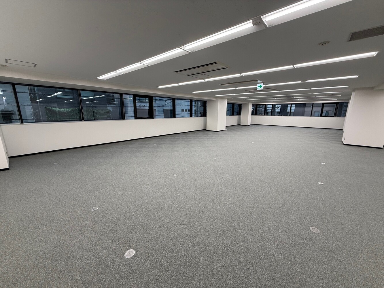 2階:執務室(330㎡以上の広い部屋。長期建て込み可能。平日も使用可能) 2階:執務室(330㎡以上の広い部屋。長期建て込み可能。平日も使用可能)