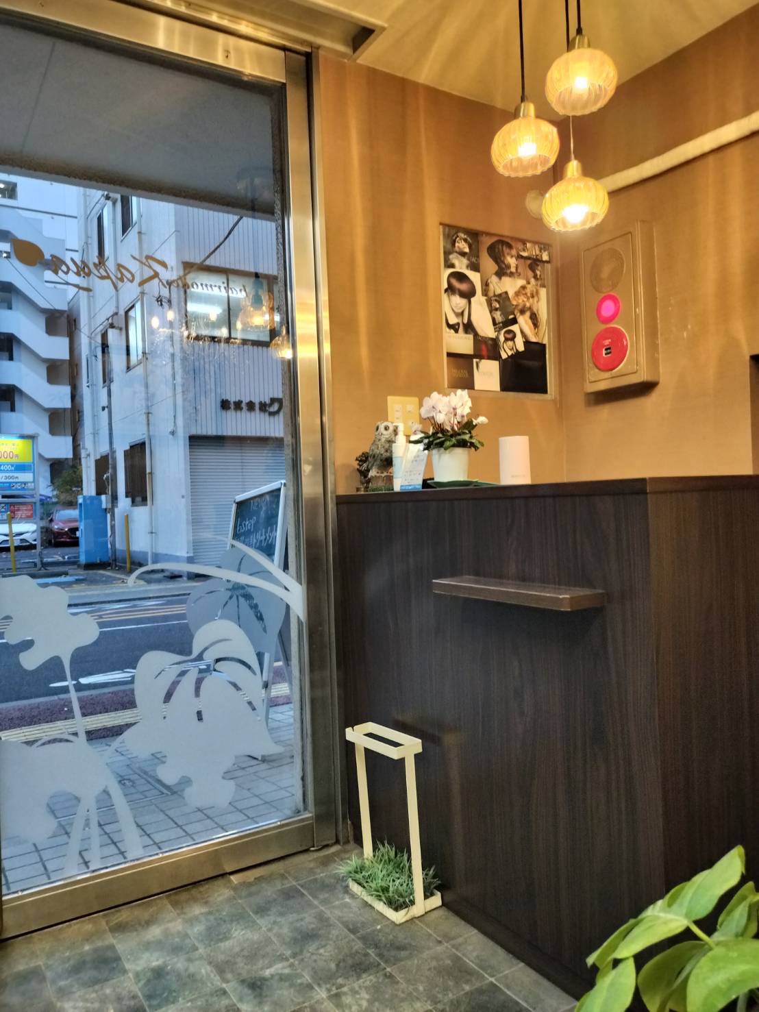 店内カウンター上の照明