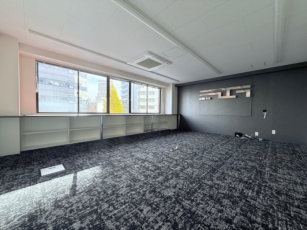 3階：執務室（長期建て込み大歓迎。控室利用・衣装作成部屋など短期貸しも可能です）