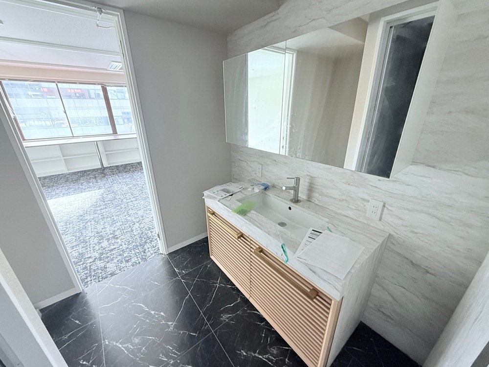 3階：洗面所（撮影利用可能。マンション設定など。バスタブもございます。）