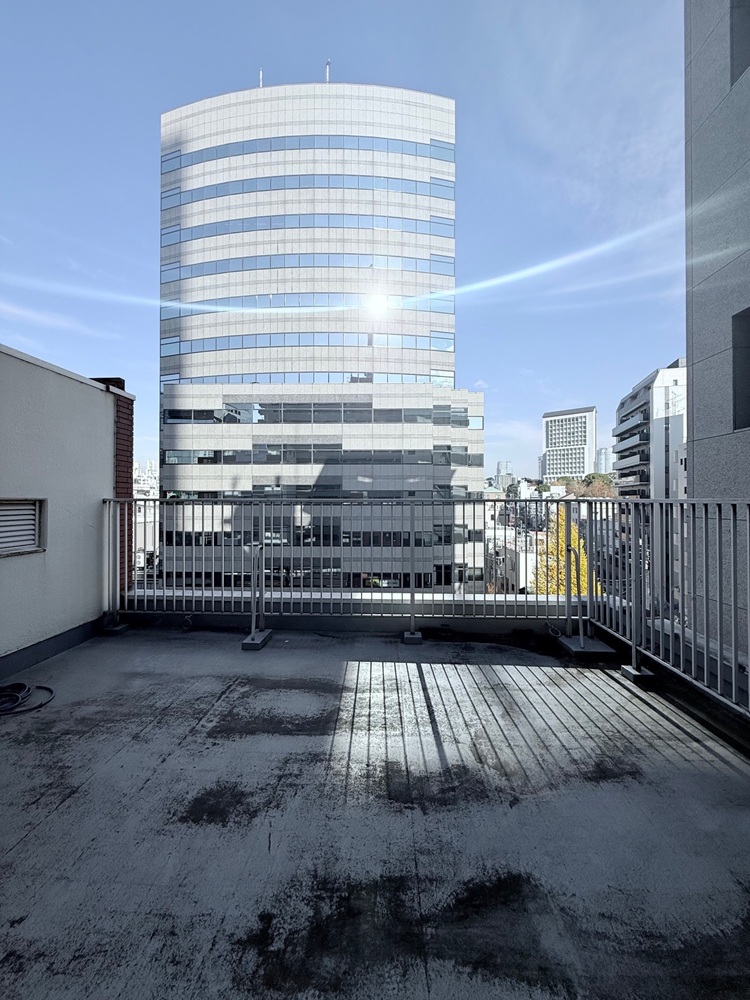 6階：屋上デッキ(内容に寄りますが、平日でも撮影可能）