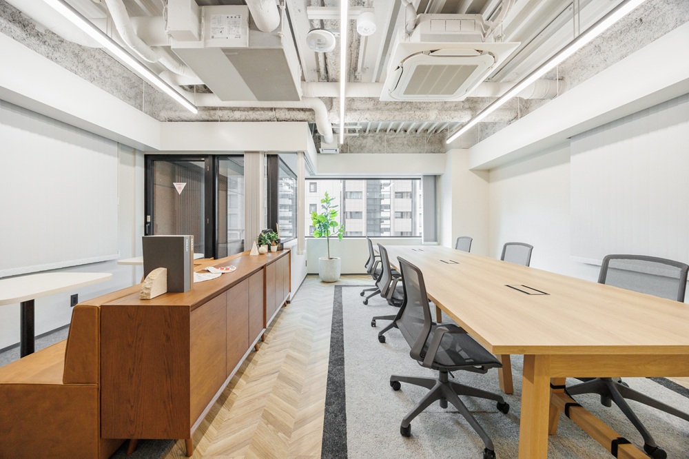 2階3階5階9階10階：執務室（オフィス家具設置）