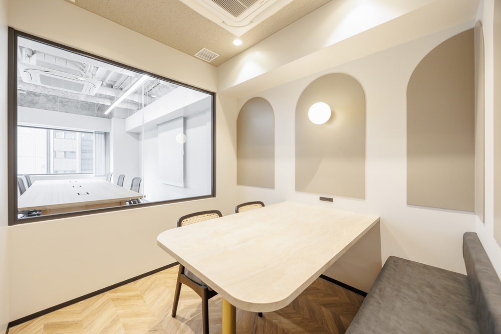 2階3階5階9階10階：会議室（テーブル椅子設置）