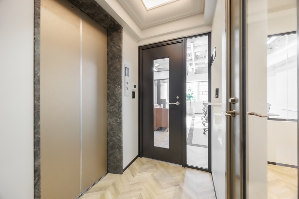 2階3階5階9階10階：エレベーター前