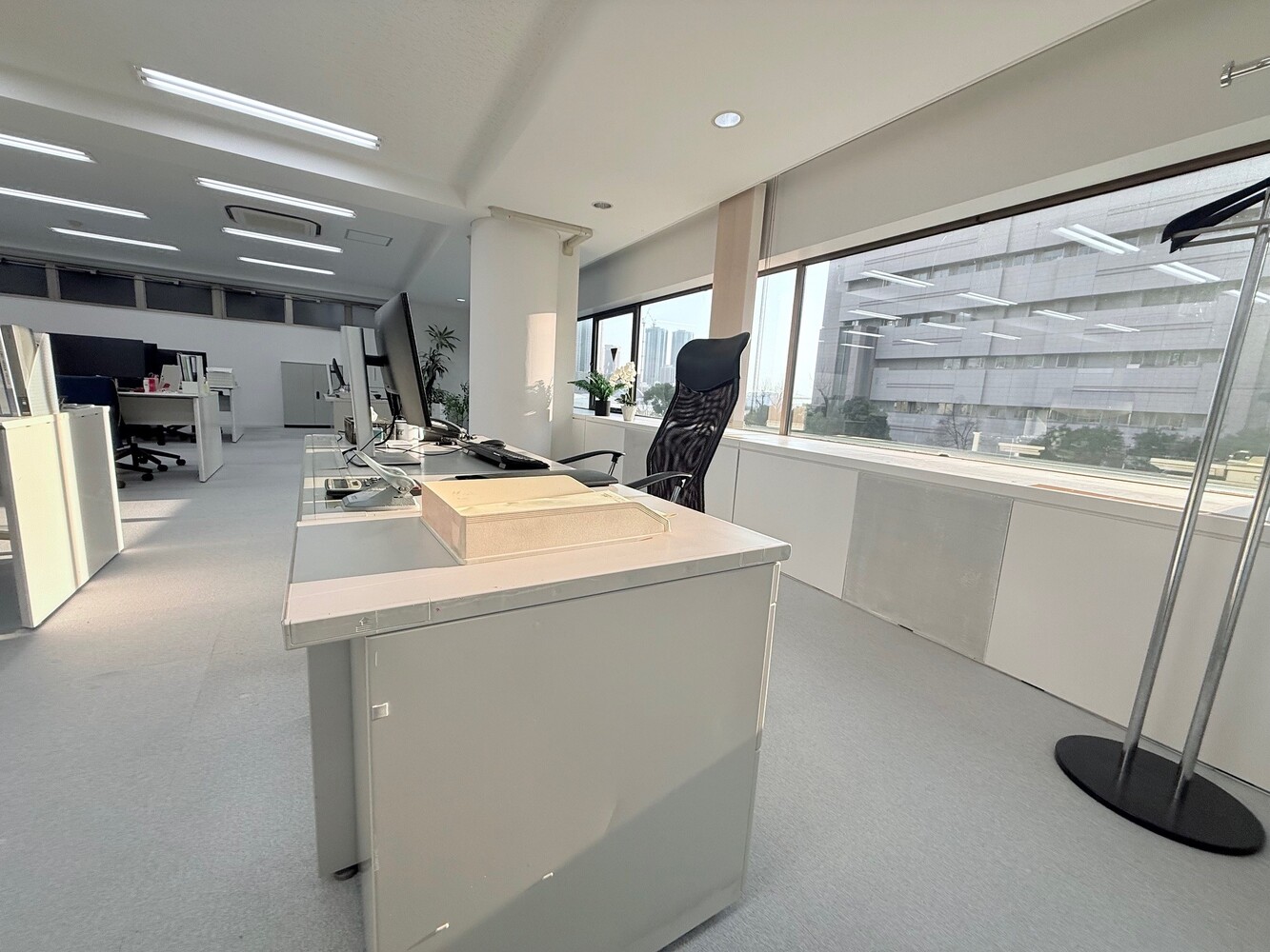 5階：執務室（モニター・美術装飾も使用可能）