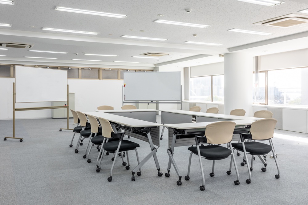 6階：会議室兼控室・機材置き場