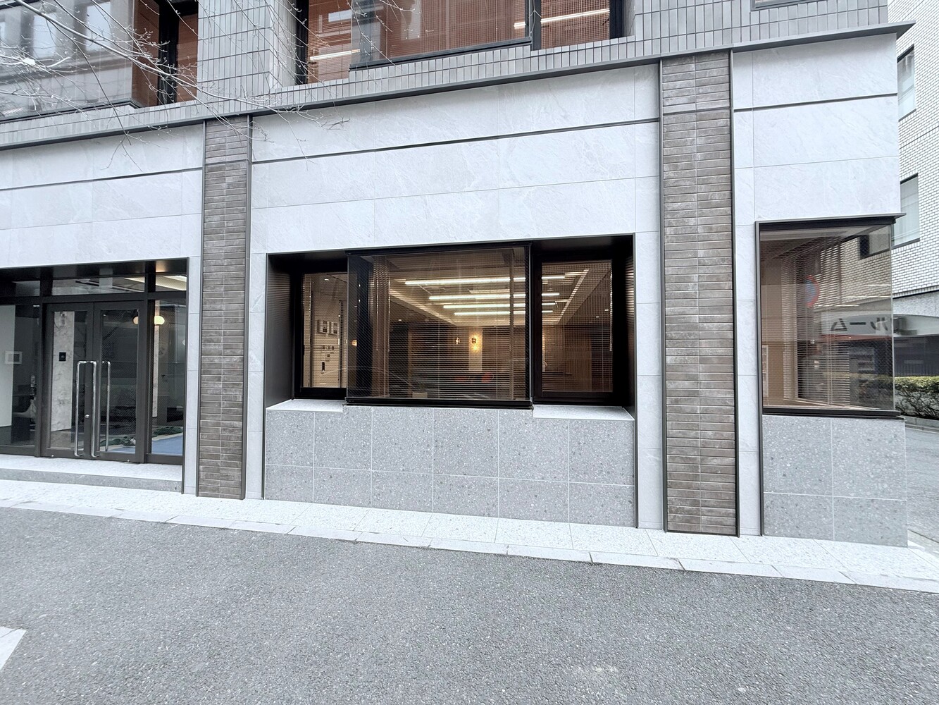 外観：１階路面のフロアへの出入り撮影も可能。外から撮影も可能。