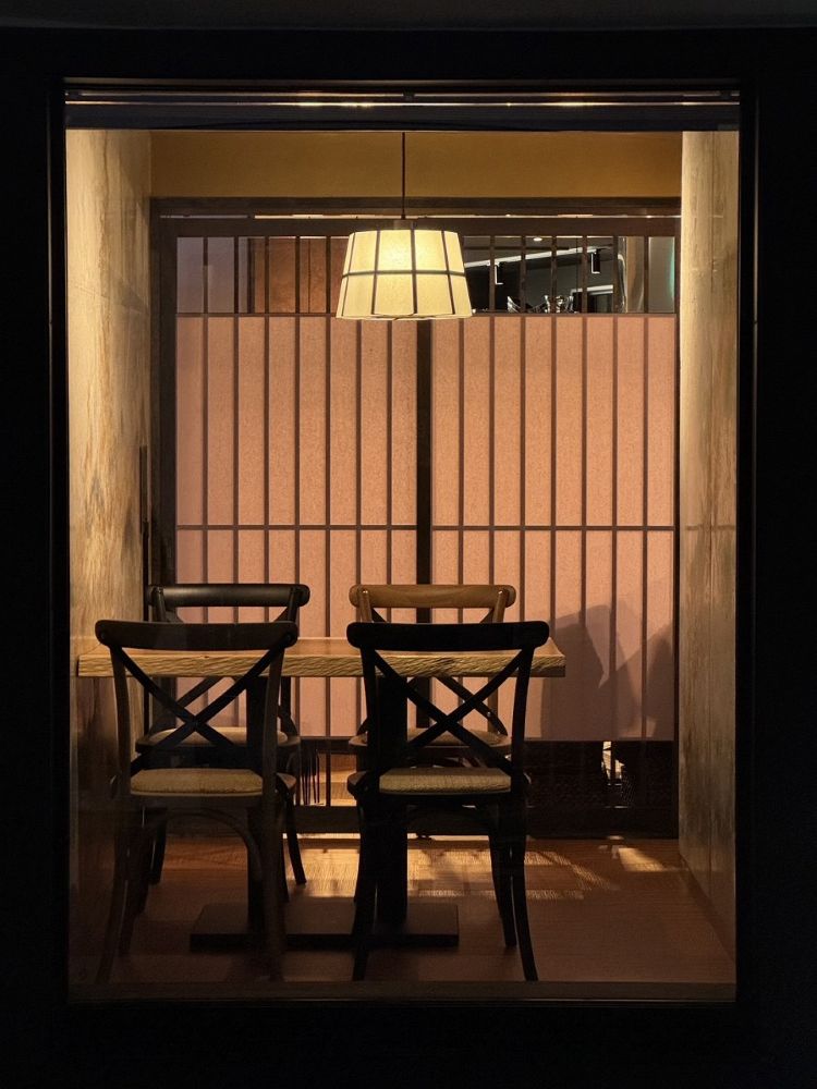 個室×4席（外側から見た風景）