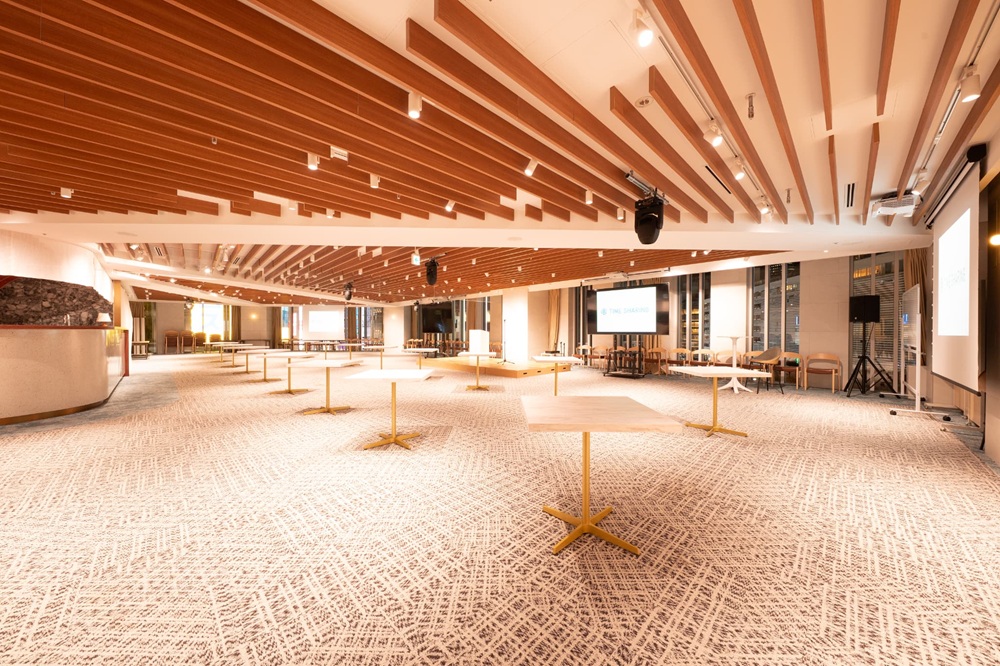 【メインフロア 立食形式】