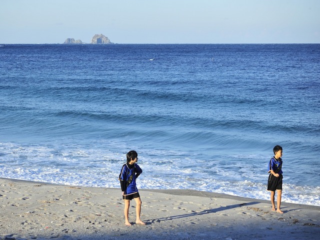 美しい砂浜でサッカー ココも東京 ロケ地情報一覧ページ 東京ロケたび 東京ロケーションボックス